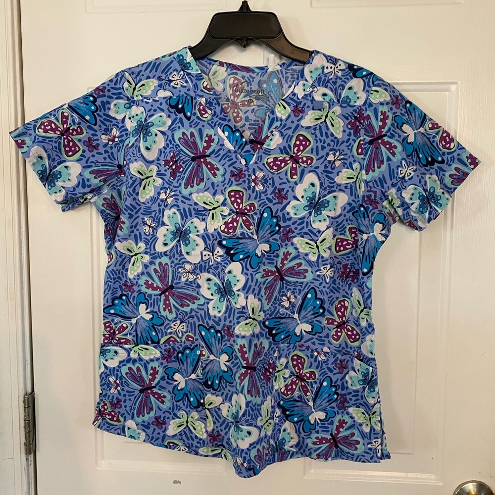 Buttersoft M scrub top